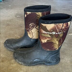 Kids Camo and Black Muck Boots